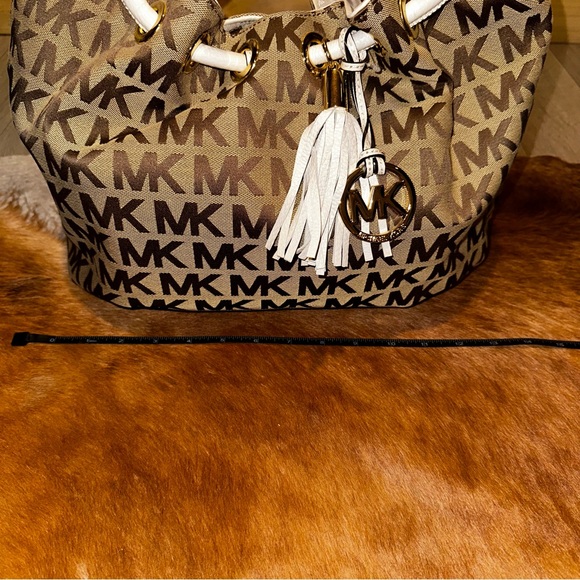 Michael Kors ring tote - Picture 2 of 10